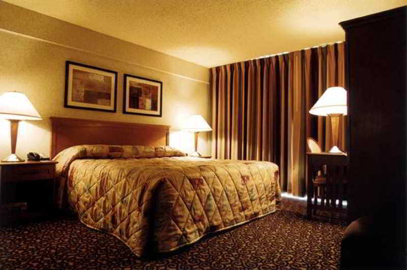 Embassy Suites By Hilton Oklahoma City Will Rogers Airport Room photo