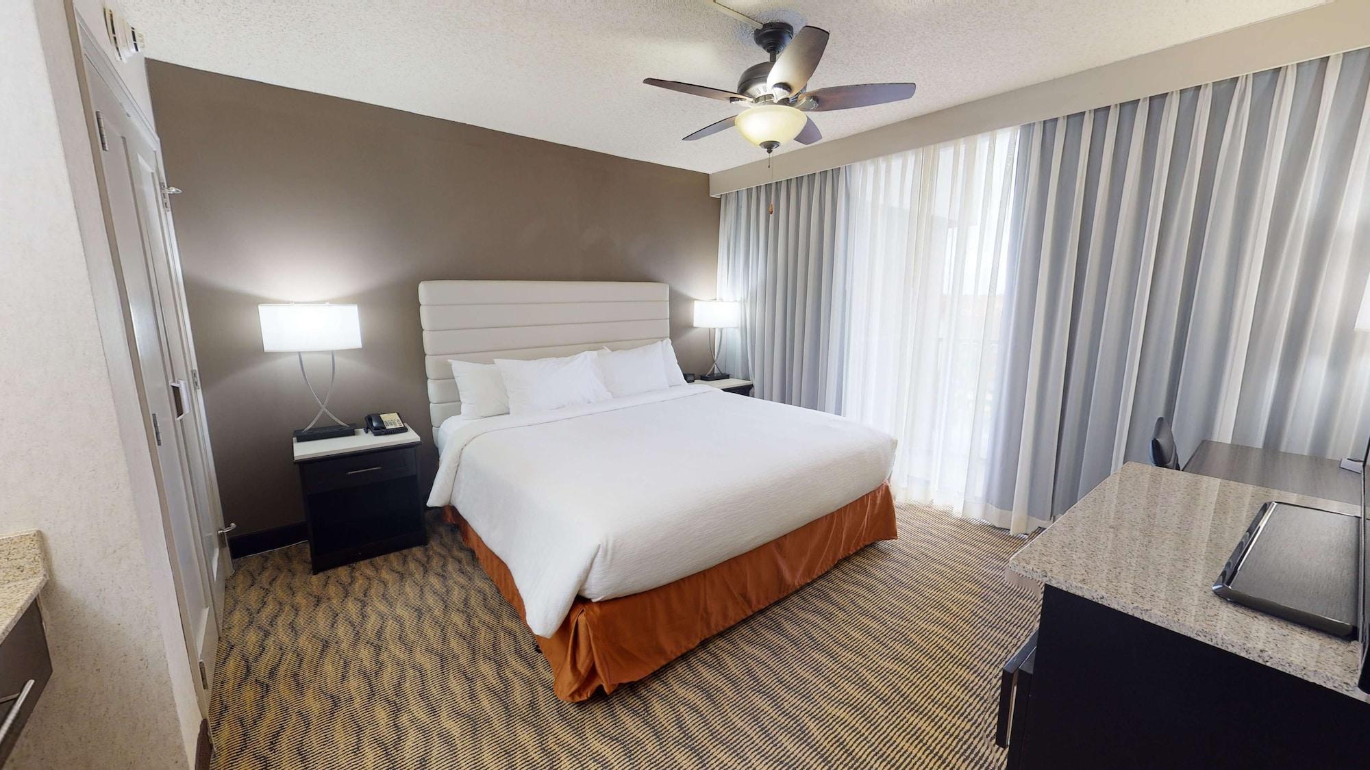 Embassy Suites By Hilton Oklahoma City Will Rogers Airport Exterior photo